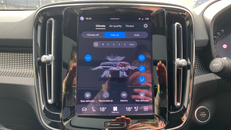 Volvo XC40 2.0 B4P Ultimate Dark 5dr Auto Petrol Estate